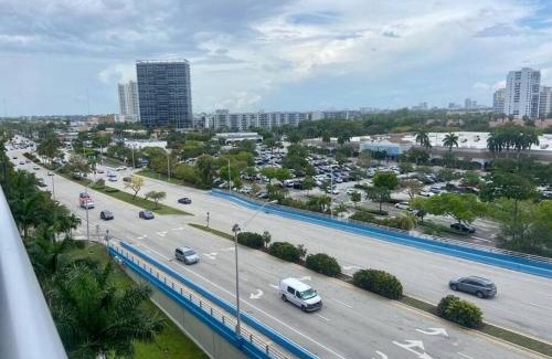 Hallandale Beach Apartment | Studio Miami Hallandale bw