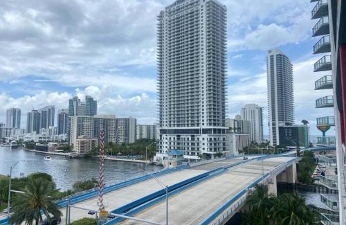 Hallandale Beach Apartment | Studio Miami Hallandale bw