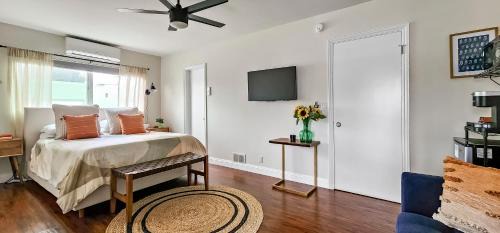 Washington Culver Apartment | Studio Mins to LAX , Venice Beach & Sony Studios CC B