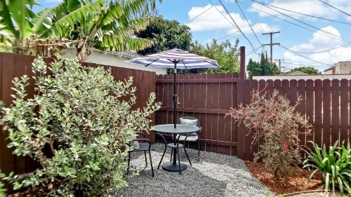 Washington Culver Apartment | Studio Mins to LAX , Venice Beach & Sony Studios CC B