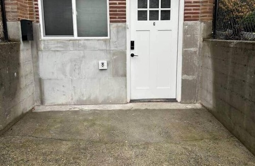 Columbia City House | Studio near Downtown, Airport, Stadium, light rail, train