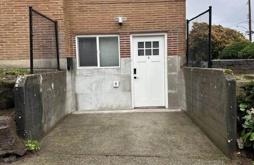 Columbia City House | Studio near Downtown, Airport, Stadium, light rail, train