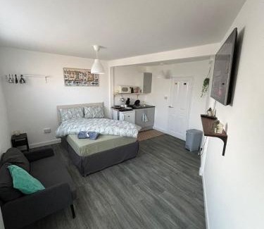 Stonnall Apartment | Studio Near NEC, Airport, HS2