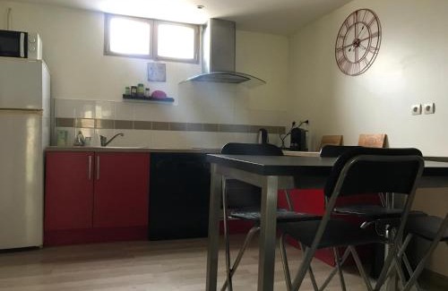 Begles Apartment | studio next to bordeaux city center with a terrace