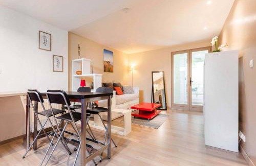 Begles Apartment | studio next to bordeaux city center with a terrace