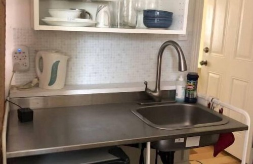 East Richmond Apartment | Studio Paradise in Lovely Neighborhood