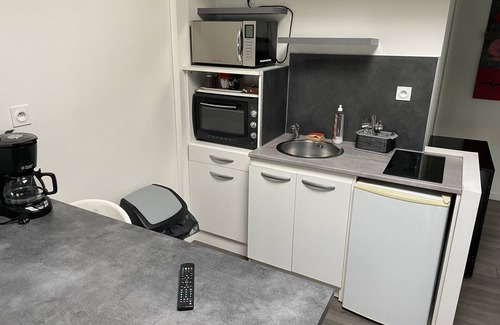 Bourg-les-Valence Apartment | Studio-Private Bathroom-Les Clercs