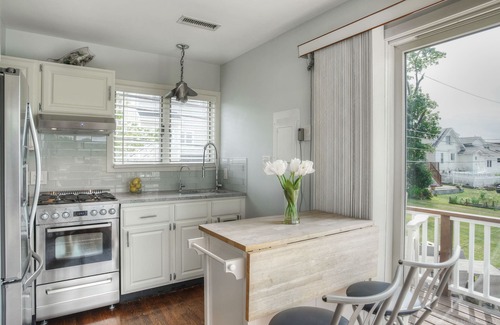 Branford House | Studio, Private Beach, Kayak, Paddle board, Pool, Hot tub