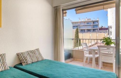 Saint-Raphael Apartment | Studio proche plage et commerces avec clim, Wi-Fi et balcon - FR-1-466A-30