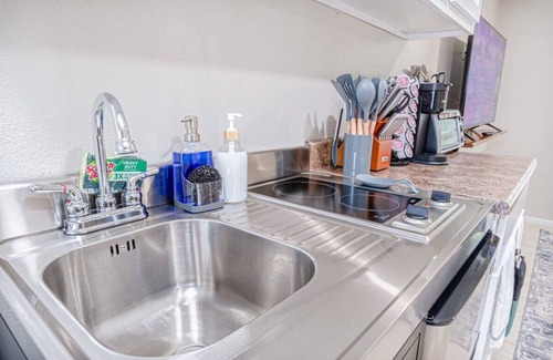 Columbus Apartment | Studio Queen Bed Patio Parking Near Fort Moore