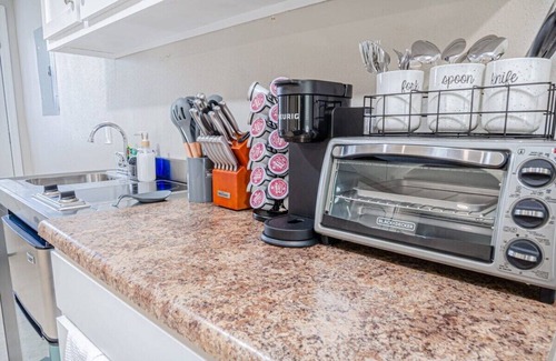 Columbus Apartment | Studio Queen Bed Patio Parking Near Fort Moore