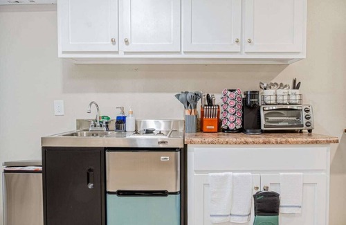 Columbus Apartment | Studio Queen Bed Patio Parking Near Fort Moore