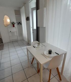 Vierzon Apartment | Studio RDC l'Auron- wifi - cour