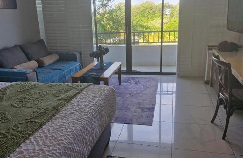 Umhlanga Apartment | Studio Resort Apartment - Sleeps 2 - Beachside