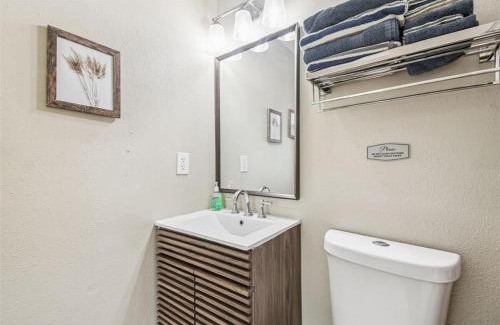 Northeast Tampa Apartment | Studio retreat by the river