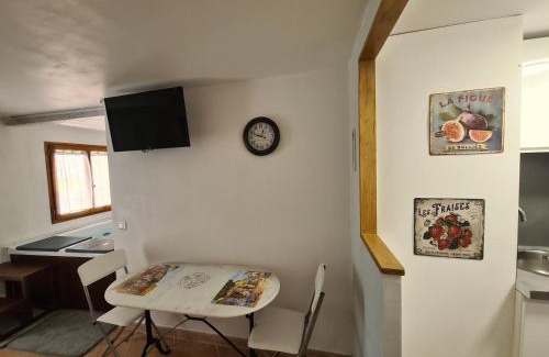 Carnoules Apartment | Studio Romance dans la nature