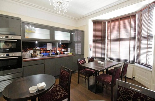 Lincoln Apartment | Studio Room - Tennyson