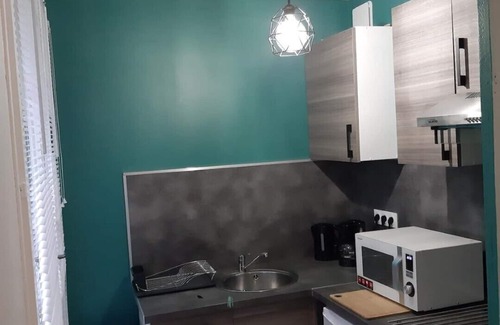 Noisy-sur-Ecole Apartment | Studio sleeping up to 4 in Forêt des 3 Pignons