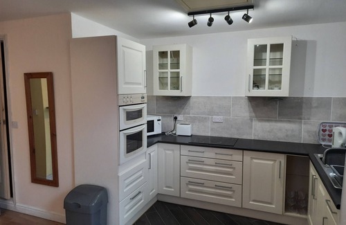 Winterton-on-Sea Apartment | Studio - Sleeps 2 - Pet Friendly w on-site parking