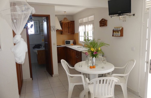 Capesterre-Belle-Eau Apartment | Studio South East, large terrace facing the sea in tropical garden.