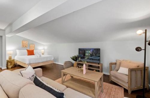 Cincinnati Apartment | Studio steps to Soccer and OTR and Downtown