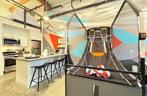 Santa Ana Apartment | Studio-style loft with Garage door only 6 miles from Disney!
