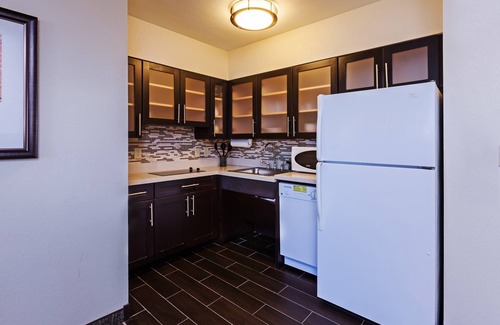 Broken Arrow Apartment | Studio Suite in Tulsa | FREE Breakfast + Fitness Center