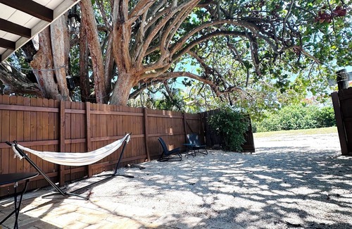 Croissant Park Apartment | Studio Tulum- FEW mins from Airport, Las Olas, Beach & Downtown. Private Yard.