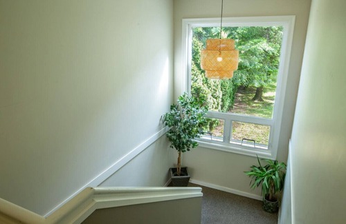 Harrison Hot Springs Apartment | Studio w Balcony | Smart TV & 2-Min Walk to Lake