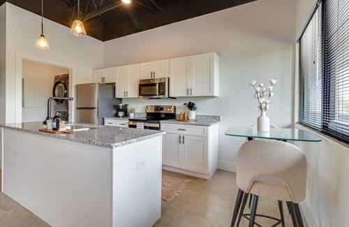 Nashville Apartment | Studio with 2 Queen Beds 7 mins to Broadway!