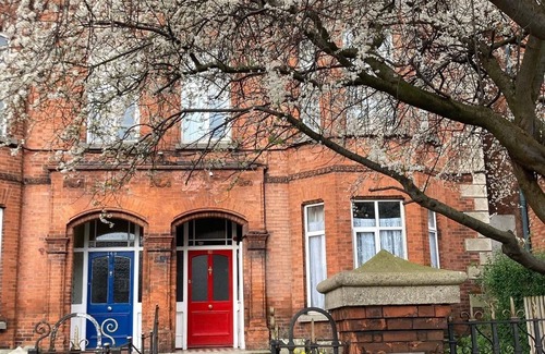 Dublin Apartment | Studio with a view over Dublin, walking distance to city & Dublin Zoo 10 min