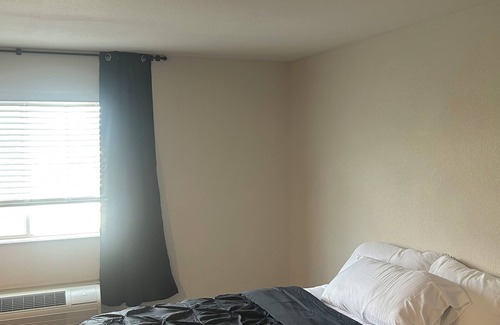 Willowbrook Apartment | Studio with AC, fitness room, WiFi in Houston