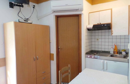Klenovica Apartment | Studio with balcony and sea view near the beach