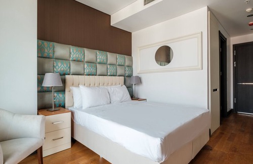 Merter Apartment | Studio with City View Balcony 2 min to Metro