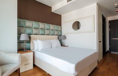 Merter Apartment | Studio with City View Balcony 2 min to Metro