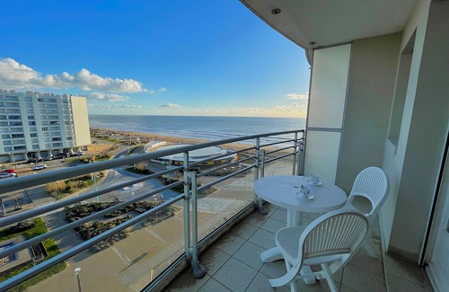 Saint-Jean-de-Monts Apartment | Studio with balcony, 50m from beach, WIFI, pets allowed