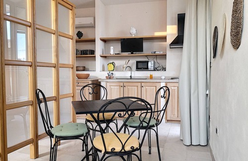 Patu Apartment | Studio with large pool in the picturesque town of Patù (F)