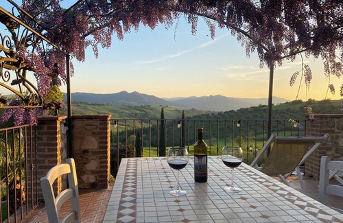 Pomarance Apartment | Studio with panoramic terrace