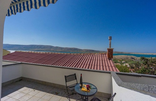 Zubovici Apartment | Studio with sea view and pool
