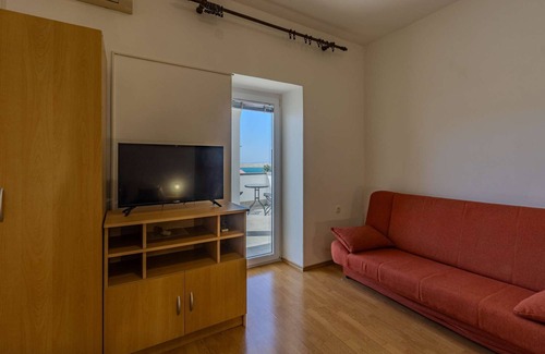 Zubovici Apartment | Studio with sea view and pool