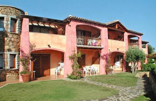 Baia Caddinas Apartment | Studio with shared pool and close to the beach in Golfo Aranci