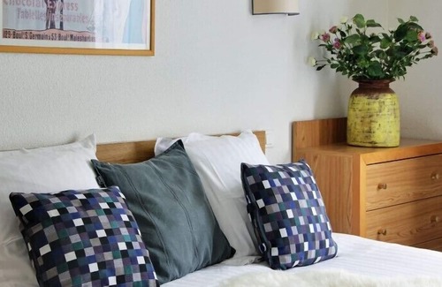 Les Lilas Apartment | Studio with single beds for 2 pers in Eastern district; Les Lilas