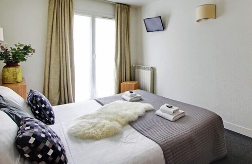 Les Lilas Apartment | Studio with single beds for 2 pers in Eastern district; Les Lilas