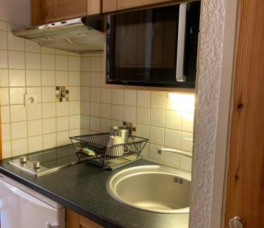 La Salle-les-Alpes Apartment | Studio with swimming pool near the slopes
