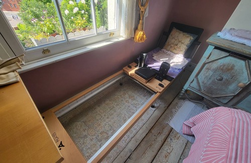 Exeter House | Study or holiday. Close to city, quiet, with trees and river view to the west.