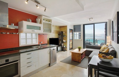 Las Palmas de Gran Canaria Apartment | Stunning Beachfront Apartment with Sea View and Wi-Fi