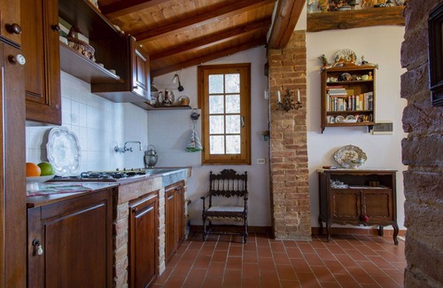 Palaia House | Stunning private villa for 2 guests with TV and terrace