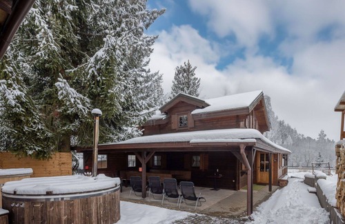 Dolni Branna House | Stunning private villa for 8 people with WIFI, hot tub, TV, terrace and pets allowed