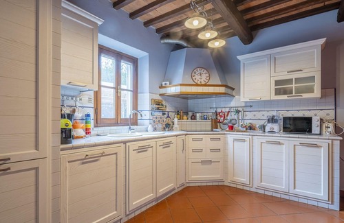 Casalguidi Villa | Stunning private villa for 6 people with WIFI, A/C, TV and pets allowed