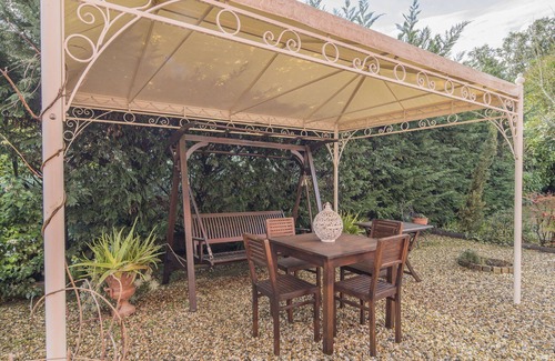 Casalguidi Villa | Stunning private villa for 6 people with WIFI, A/C, TV and pets allowed